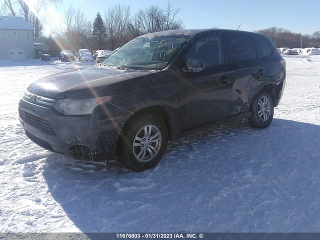 JA4AZ2A31EZ603017 Mitsubishi Outlander Es
