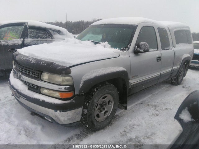 Chevrolet Silverado C1500 2001 1GCEC19V71Z246025 Image 2