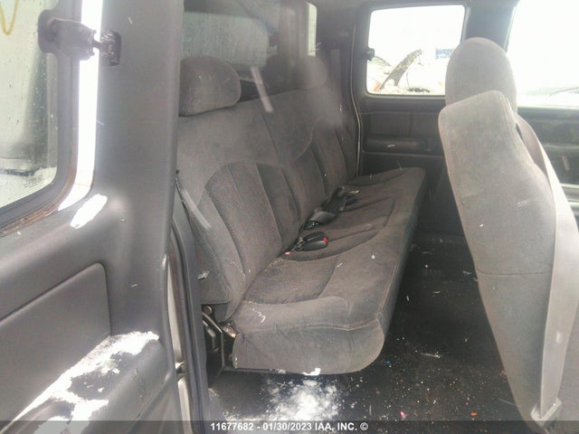 Chevrolet Silverado C1500 2001 1GCEC19V71Z246025 Image 9