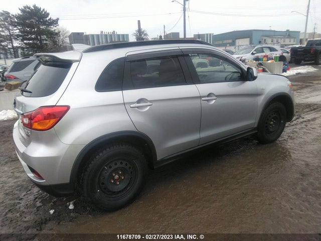 JA4AJ4AW9JU600869 Mitsubishi Rvr Se Limited/gt