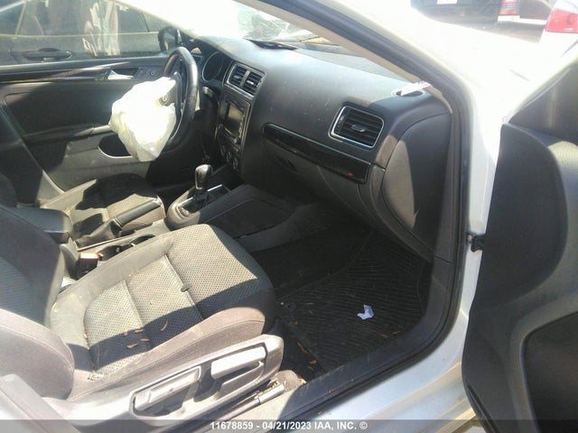 3VWD07AJ2FM277852 Volkswagen JETTA SE