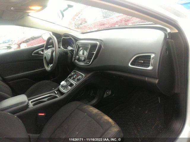 1C3CCCFB2FN728823 Chrysler 200 LX