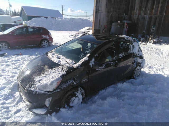 Toyota PRIUS C 2015 JTDKDTB3XF1585873 Image 2