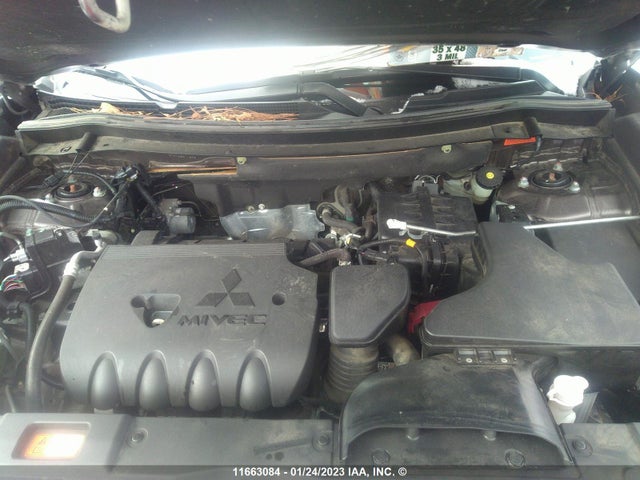 JA4AZ2A3XLZ611646 Mitsubishi Outlander Es