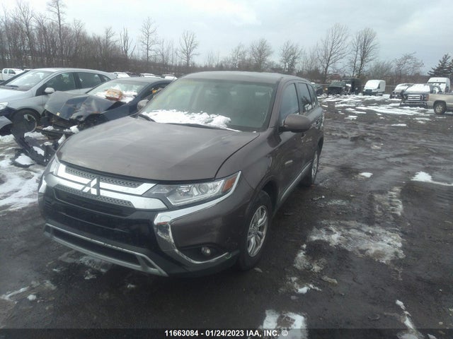 JA4AZ2A3XLZ611646 Mitsubishi Outlander Es