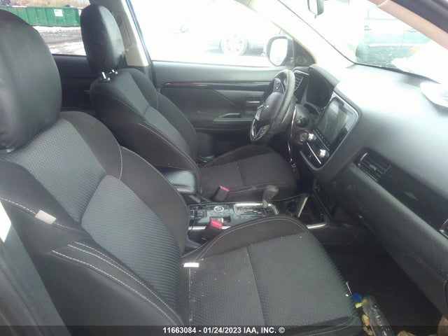 JA4AZ2A3XLZ611646 Mitsubishi Outlander Es
