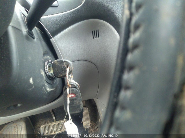 KIA Rondo 2008 KNAFG525087127617 Image 3