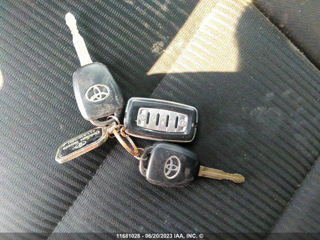 Toyota RAV4 LE 2016 2T3ZFREV7GW247200 Image 3