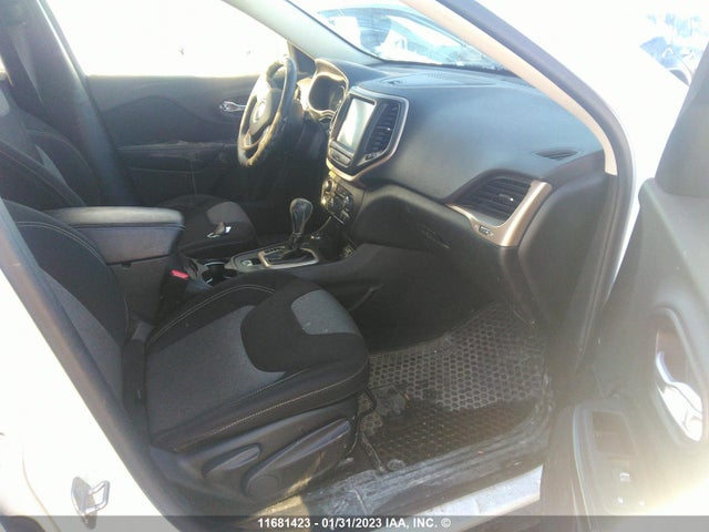 1C4PJMCSXEW284385 Jeep Cherokee Latitude