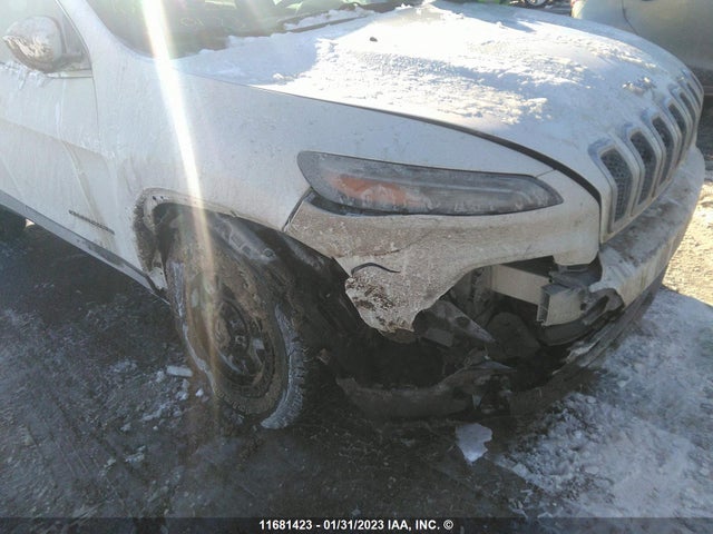 1C4PJMCSXEW284385 Jeep Cherokee Latitude