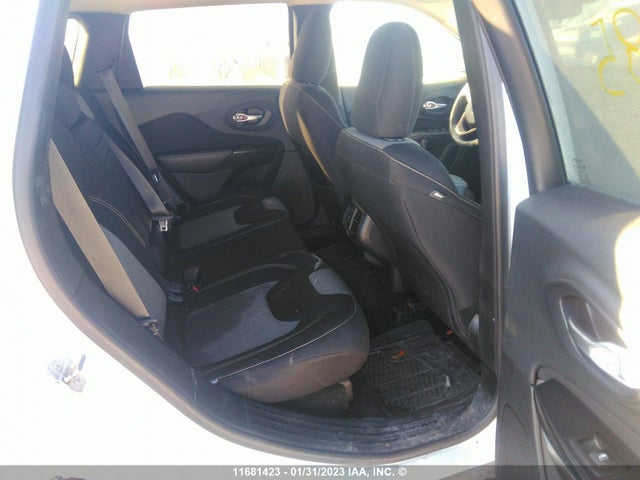 1C4PJMCSXEW284385 Jeep Cherokee Latitude