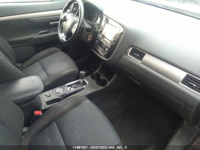 JA4AZ2A3XGZ603603 Mitsubishi Outlander Es