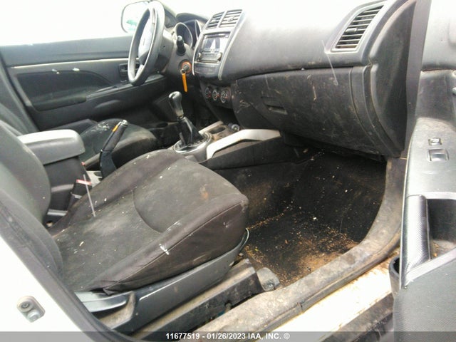 4A4AH3AU1EE603560 Mitsubishi RVR SE