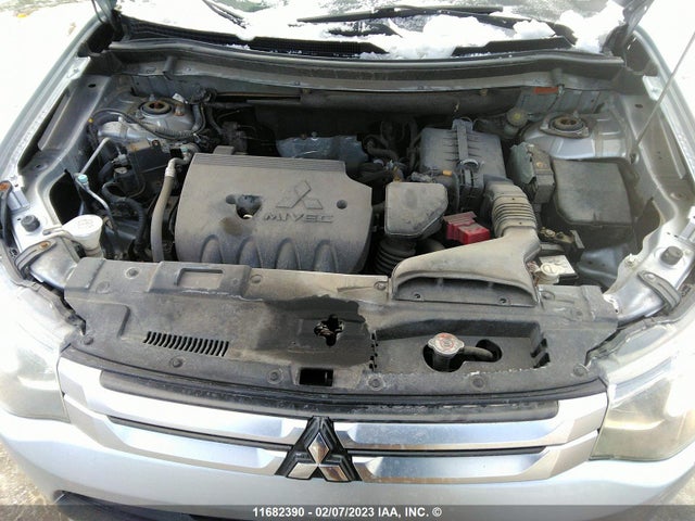 JA4AZ2A33FZ600850 Mitsubishi Outlander Es