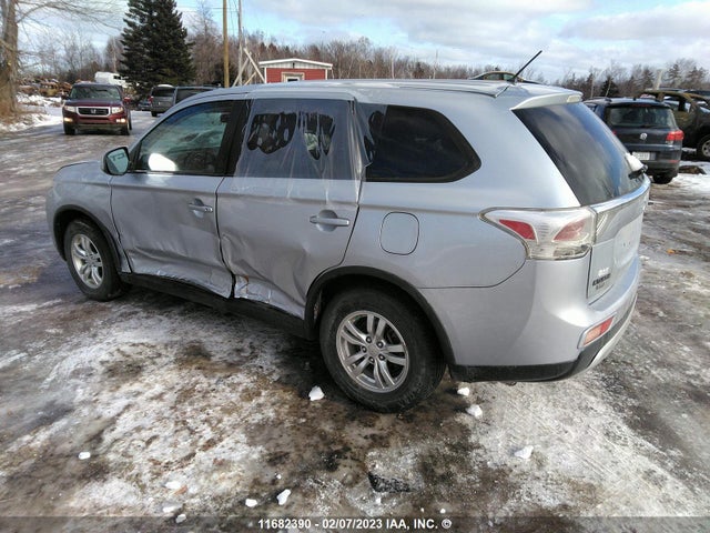 JA4AZ2A33FZ600850 Mitsubishi Outlander Es