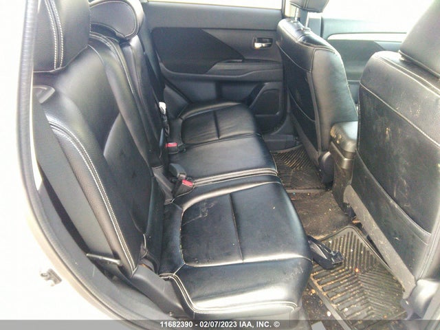 JA4AZ2A33FZ600850 Mitsubishi Outlander Es