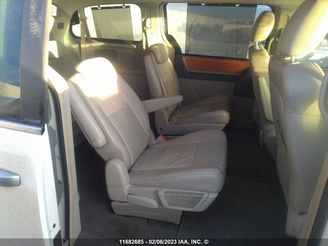 2A4RR6DX3AR217941 Chrysler Town & Country Limited