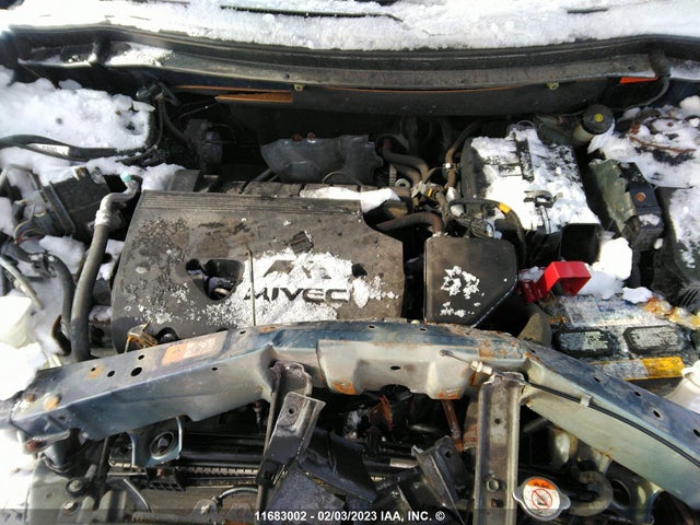 JA4AZ2A33FZ601660 Mitsubishi Outlander Es