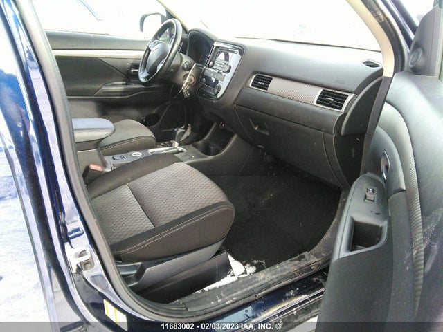 JA4AZ2A33FZ601660 Mitsubishi Outlander Es