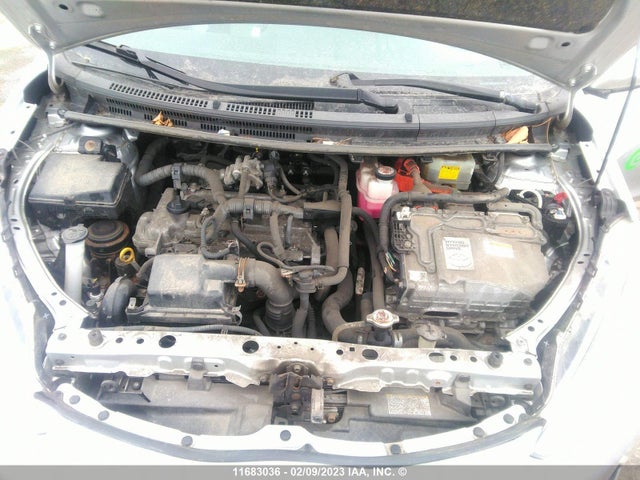 Toyota PRIUS C 2017 JTDKDTB37H1595635 Image 11