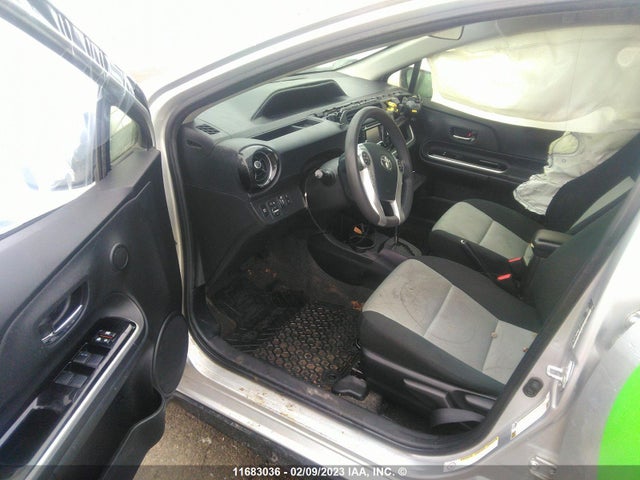 Toyota PRIUS C 2017 JTDKDTB37H1595635 Image 6