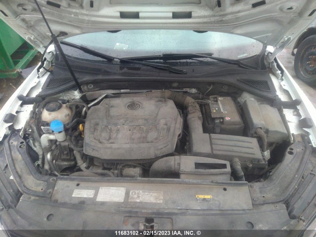 1VWAA7A38JC041301 Volkswagen Passat S/r-line