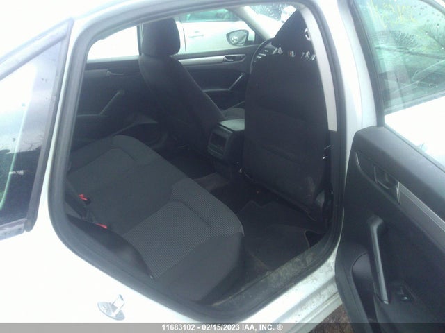 1VWAA7A38JC041301 Volkswagen Passat S/r-line