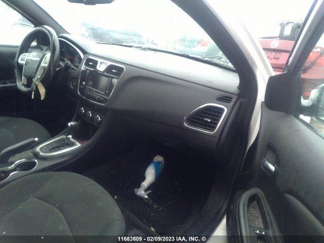 1C3BC2FG0BN596558 Chrysler 200 Limited