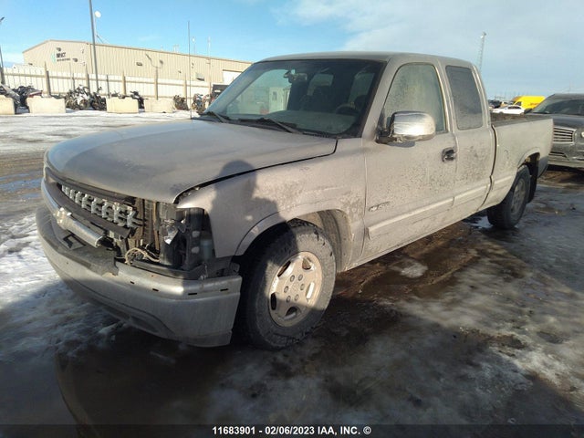 Chevrolet Silverado C1500 2000 1GCEC19T4YZ353803 Image 2