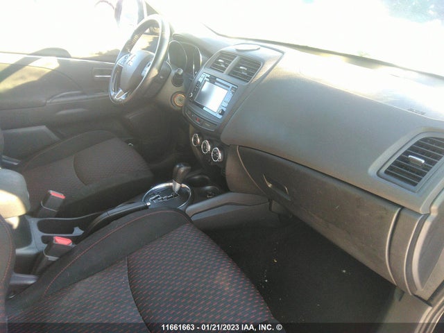JA4AJ3AUXHZ602796 Mitsubishi RVR SE
