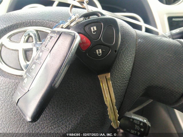 Toyota Corolla Matrix 2010 2T1KU4EE3AC377129 Image 3