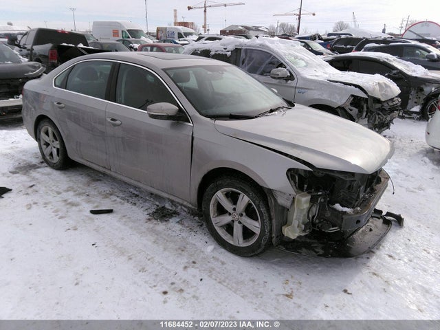 Volkswagen PASSAT SE 2013 1VWBH7A35DC021883 main image