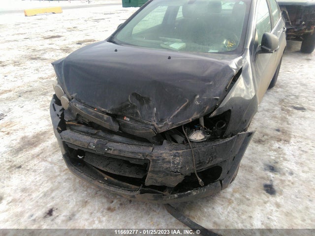 Chevrolet SONIC LT 2015 1G1JC5SH6F4178159 Image 6