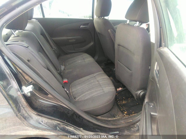 Chevrolet SONIC LT 2015 1G1JC5SH6F4178159 Image 8
