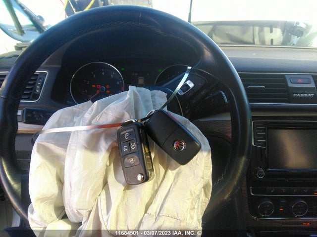 1VWCA7A3XJC020149 Volkswagen Passat Sel Premium