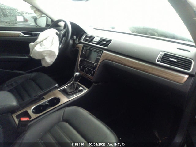 1VWCA7A3XJC020149 Volkswagen Passat Sel Premium