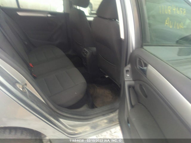 Volkswagen Golf 2012 WVWNM7AJ2CW301607 Image 9