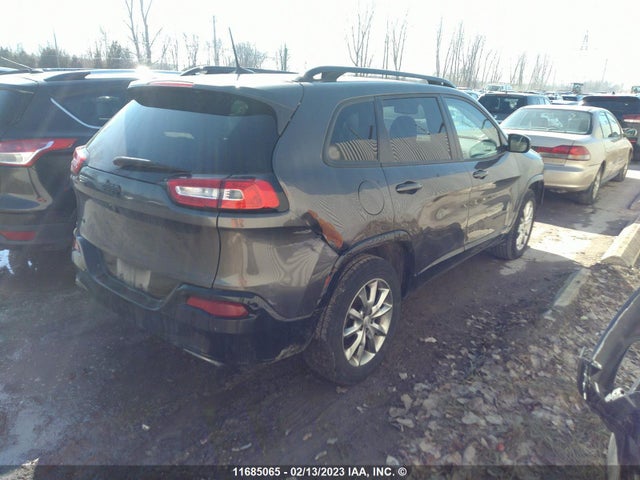 1C4PJMCX8JD585271 Jeep Cherokee Latitude