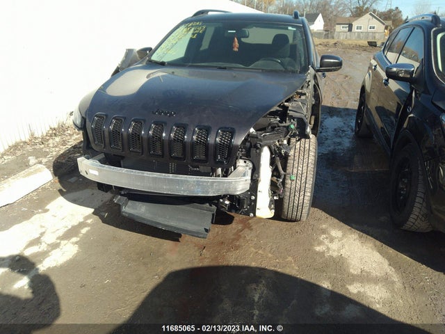 1C4PJMCX8JD585271 Jeep Cherokee Latitude
