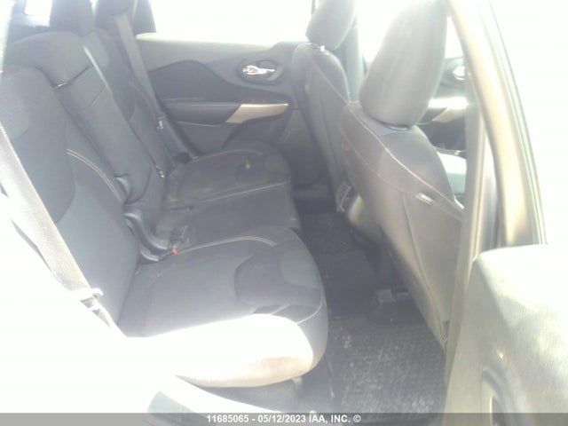 1C4PJMCX8JD585271 Jeep Cherokee Latitude