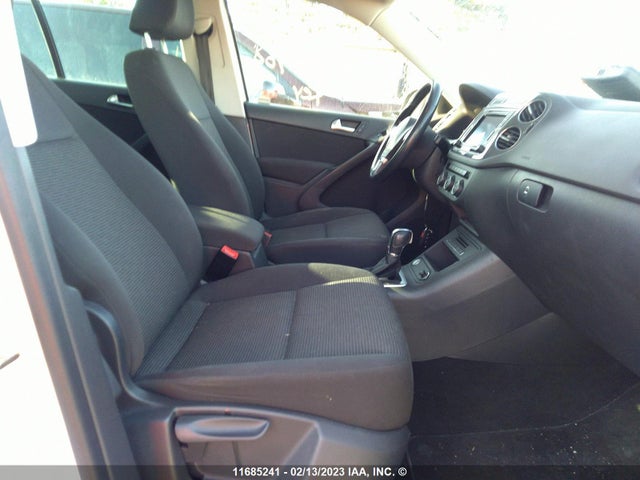 WVGJV7AX8GW594768 Volkswagen TIGUAN