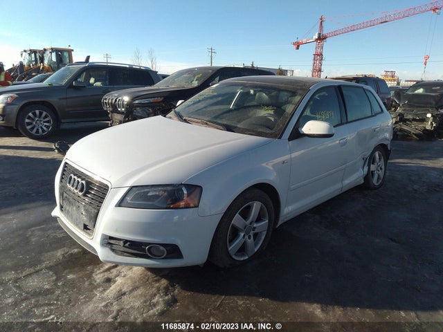 WAUKJCFM6CA062337 Audi A3 Premium Plus