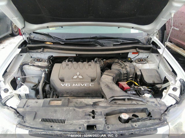 JA4JZ3AX0FZ603696 Mitsubishi Outlander Se