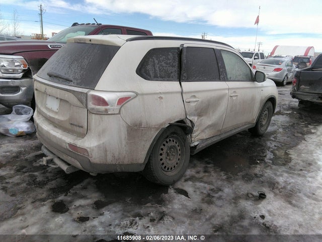 JA4JZ3AX0FZ603696 Mitsubishi Outlander Se