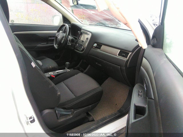 JA4JZ3AX0FZ603696 Mitsubishi Outlander Se