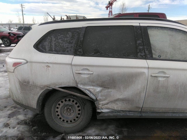 JA4JZ3AX0FZ603696 Mitsubishi Outlander Se