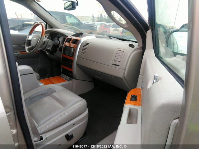 1A8HW58288F121543 Chrysler Aspen Limited