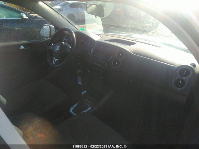 WVGJV3AX4EW606002 Volkswagen Tiguan S/se/sel/r-line