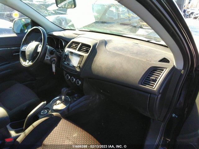 JA4AJ4AW3HZ611377 Mitsubishi RVR SE