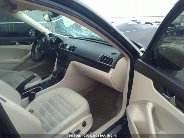 Volkswagen PASSAT SEL 2015 1VWCM7A39FC107538 Image 7